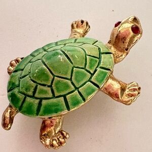 Vintage signed Taiwan Green and Gold tone Turtle Brooch